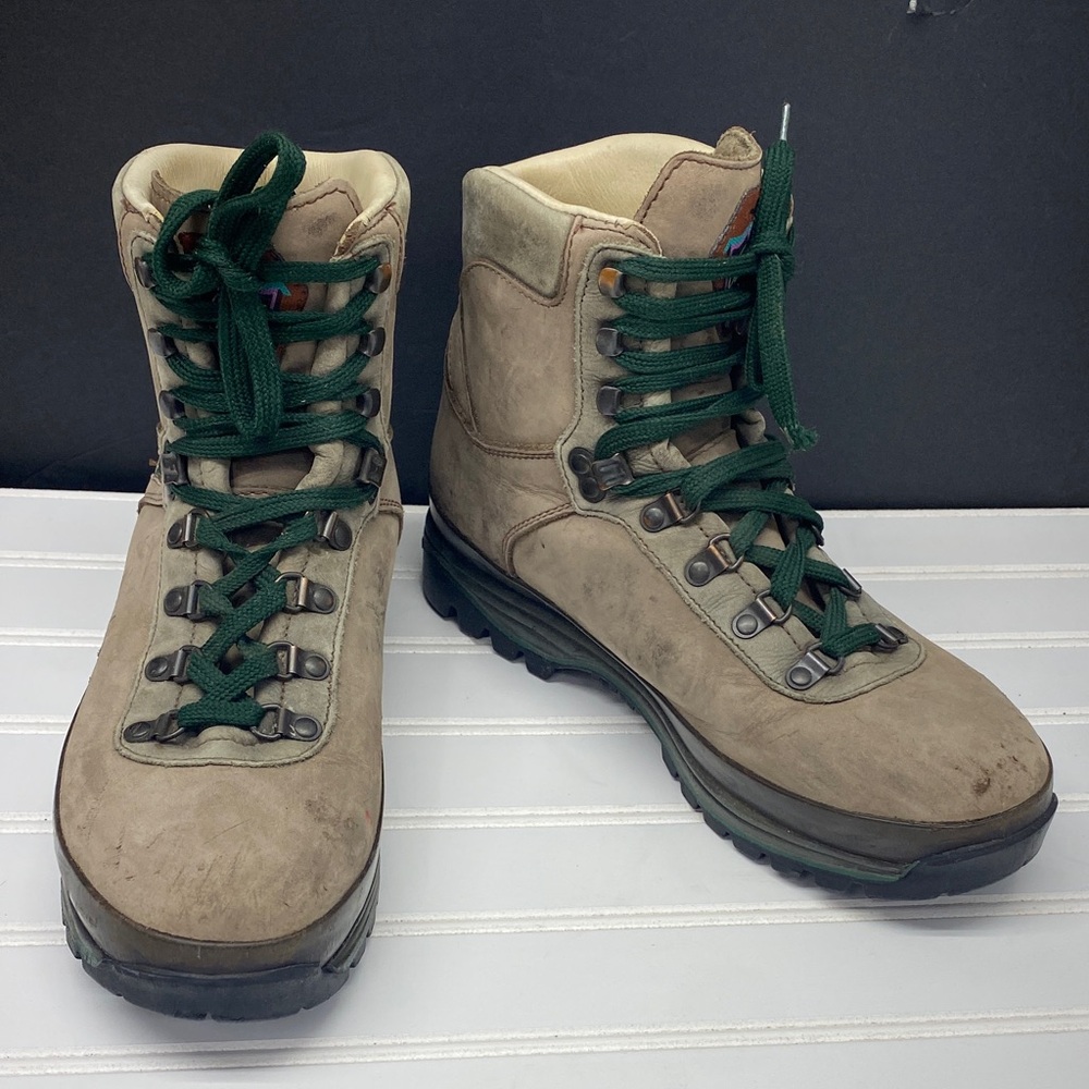 Raichle Tan Suede Laced Boots size 8.5